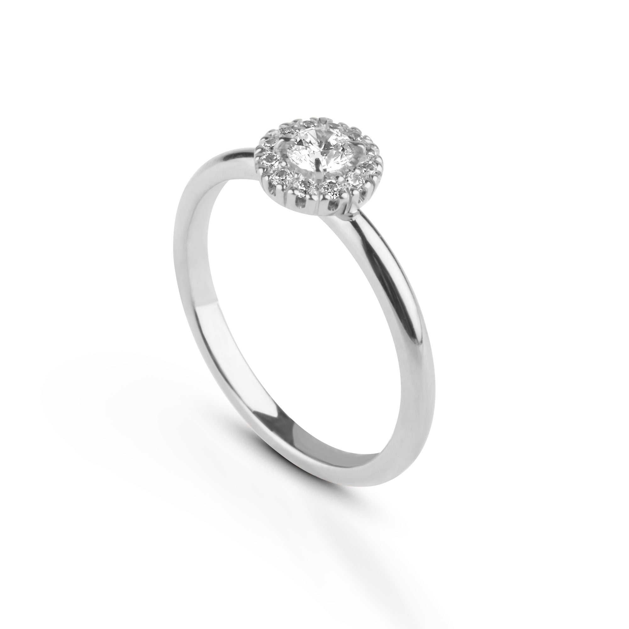 Själsö – Narrow solitaire ring in 18k gold with brilliant cut diamonds