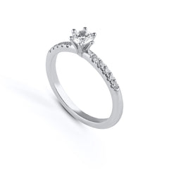 Fårö - Solitaire ring with side stones