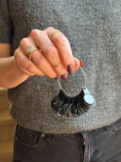 Ring gauge – find the right ring size at home