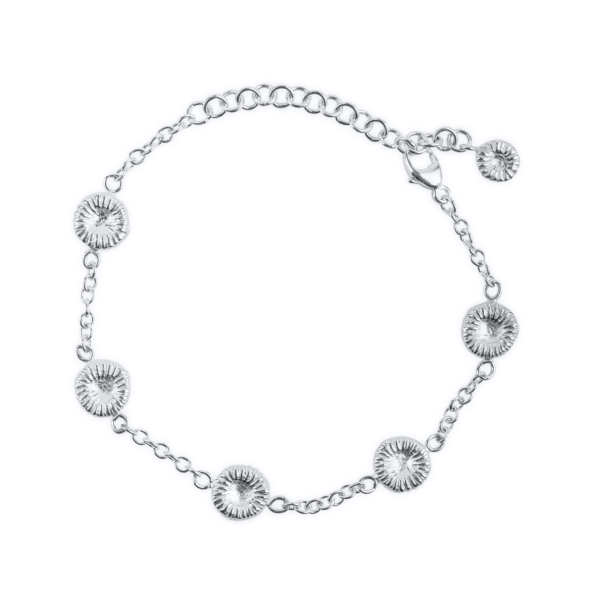 Knappkorall multi armband med fem medium knappkoraller i silver och 18k guld, justerbart 15-19 cm