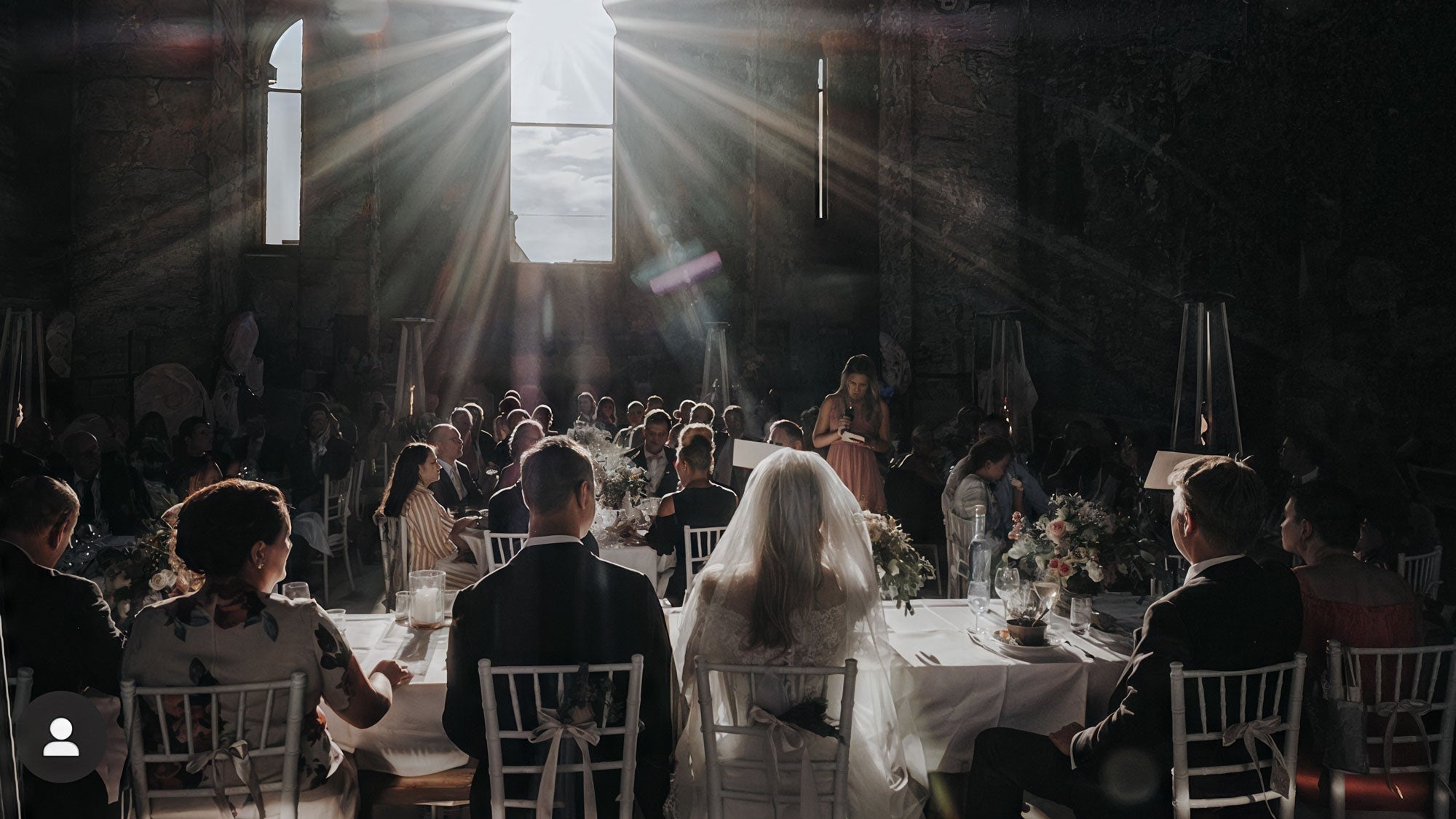 Bordsplacering på bröllop – tradition och modern frihet