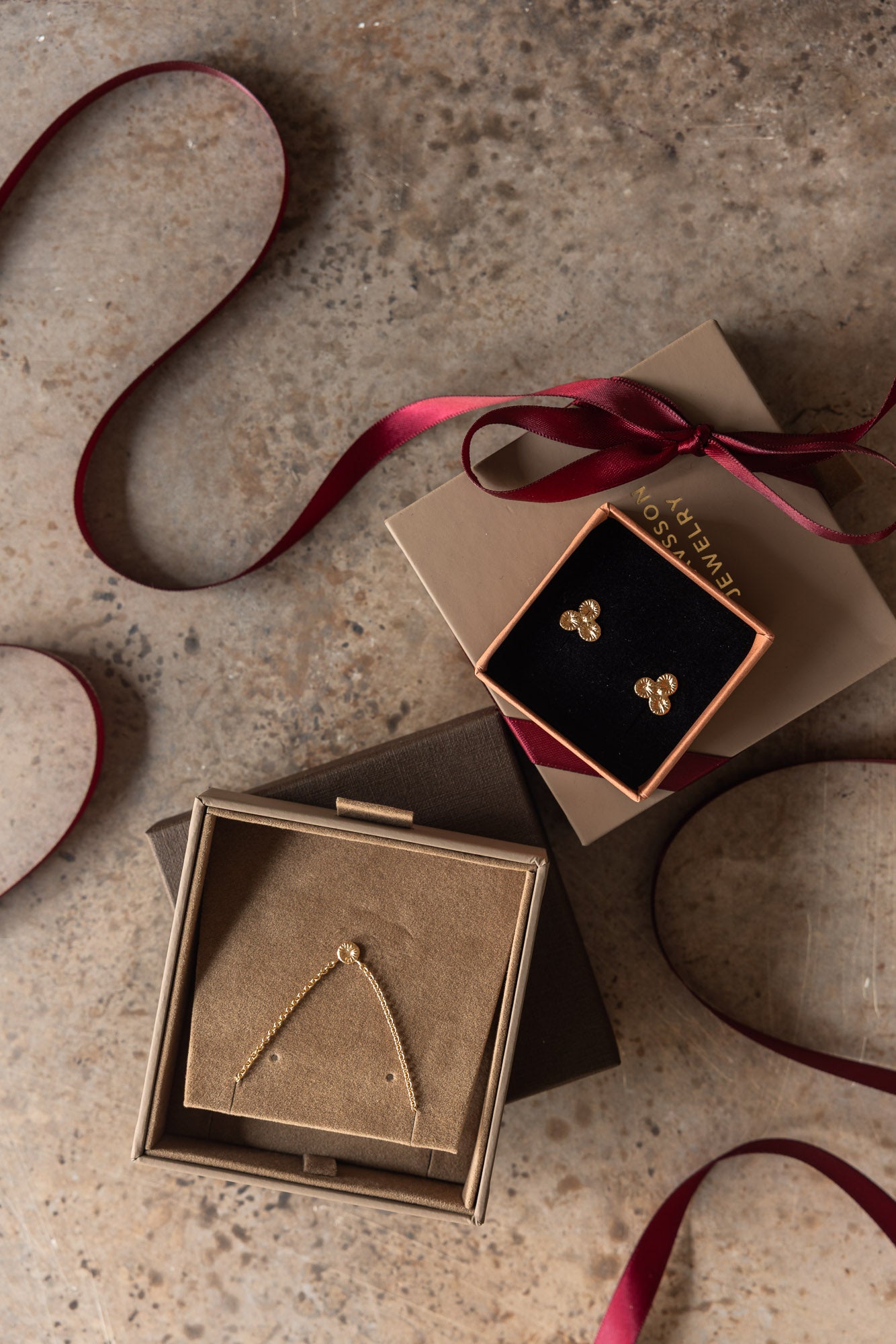 Julkit - Knappkorall örhängen Brissund + Knappkorall halsband liten Korall - 18K guld