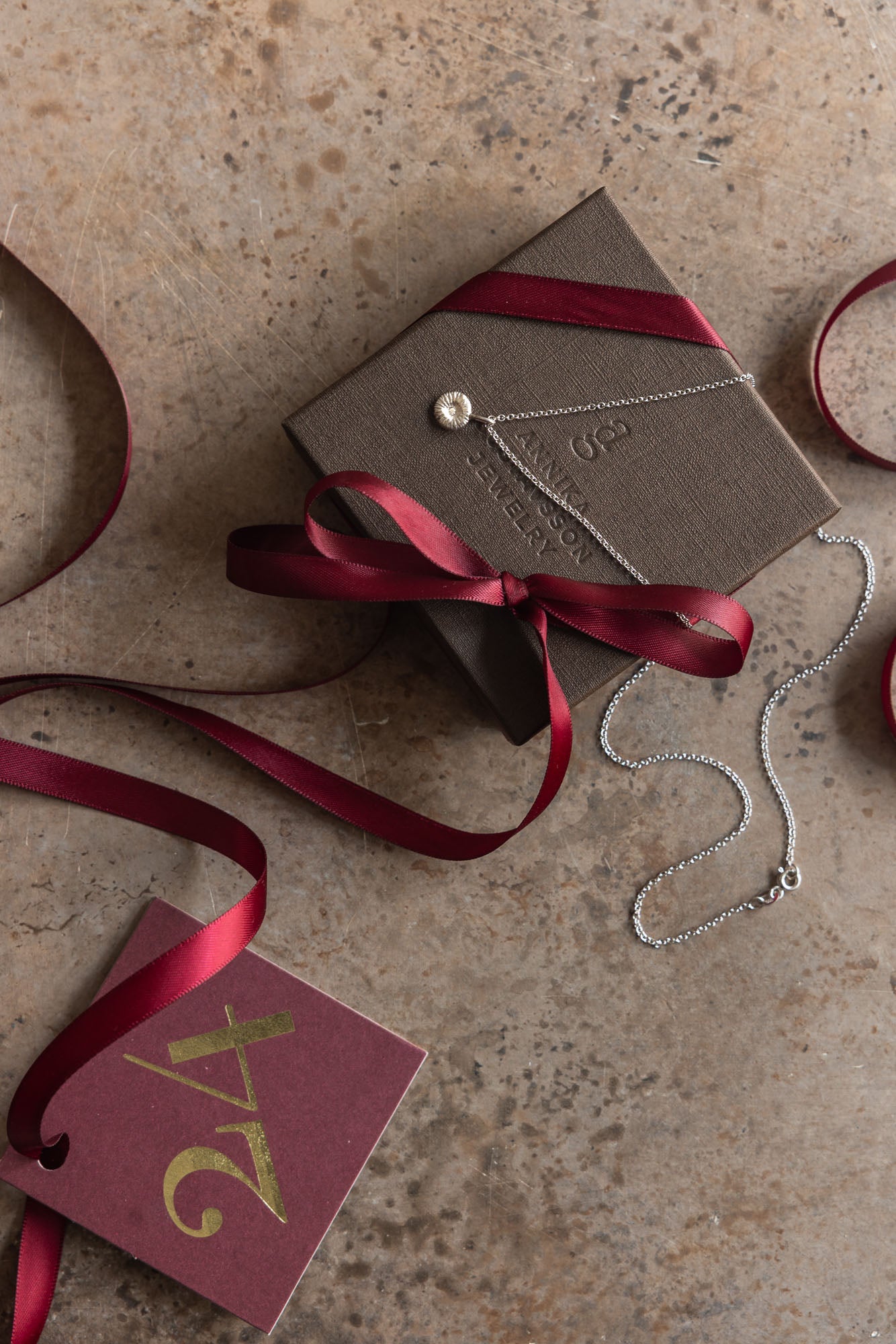 Julkit - Knappkorall halsband m-korall vitguld med diamant + VG kedja