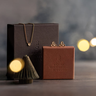 Julkit - Knappkorall örhängen Brissund + Knappkorall halsband liten Korall - 18K guld