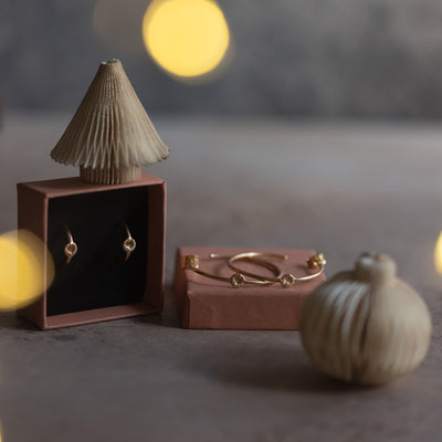 Julkit - Knappkorall örhängen - Creoler (Små & Stora) - 18k guld