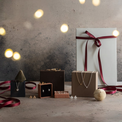 Julkit - Knappkorall halsband m-korall vitguld med diamant + VG kedja