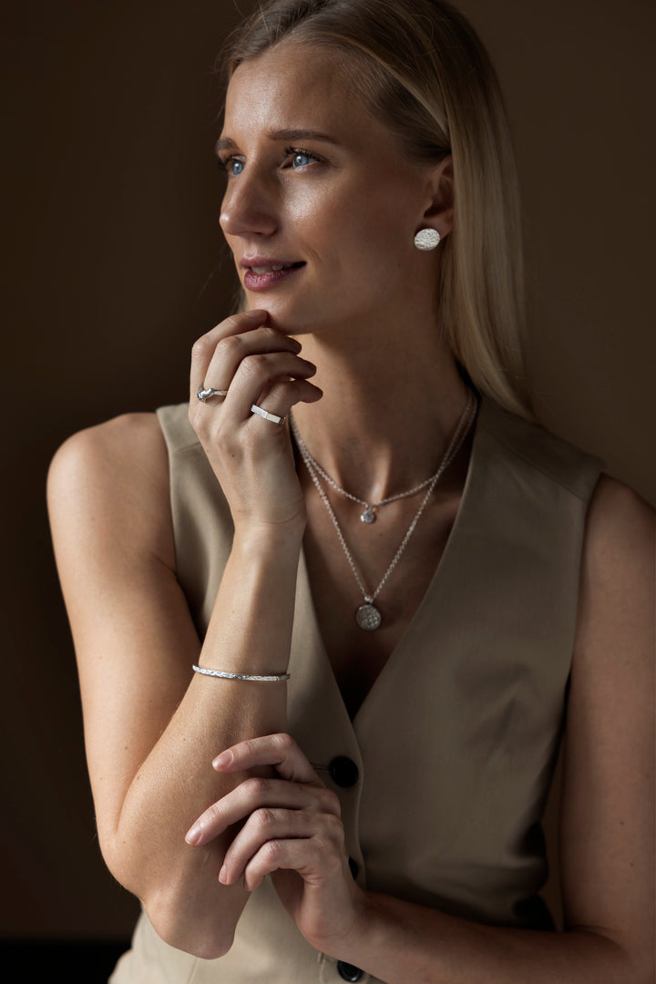 Karg - Elegant armband bangle i silver