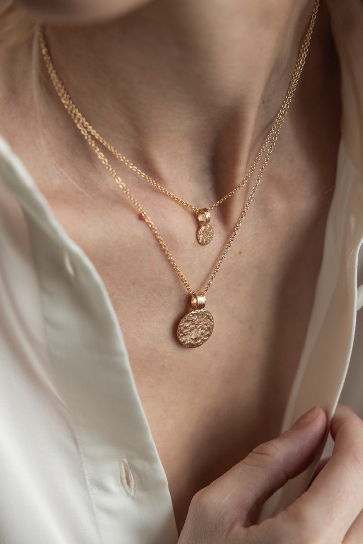 KARG - Halsband med liten berlock i silver