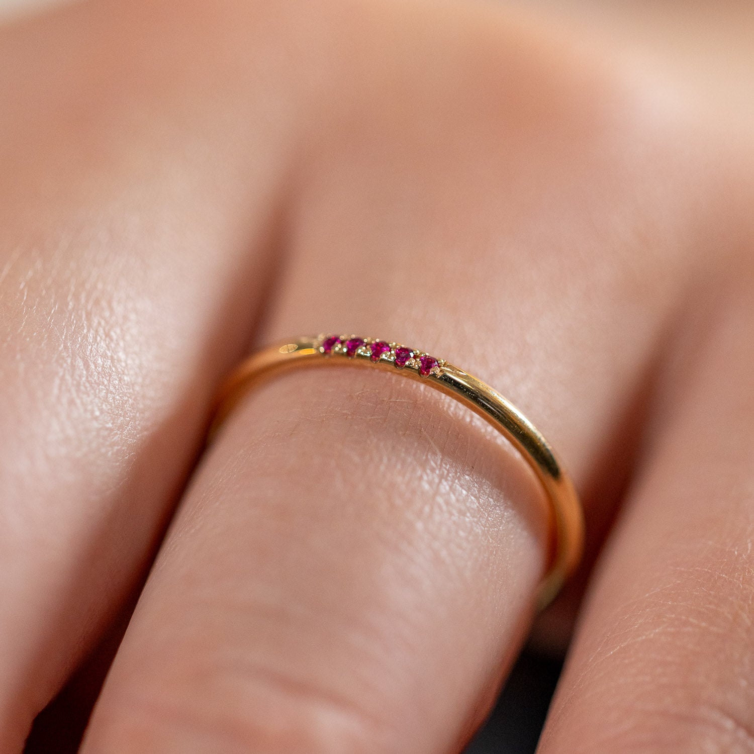 Leilu - röd rubin - 18k guldring