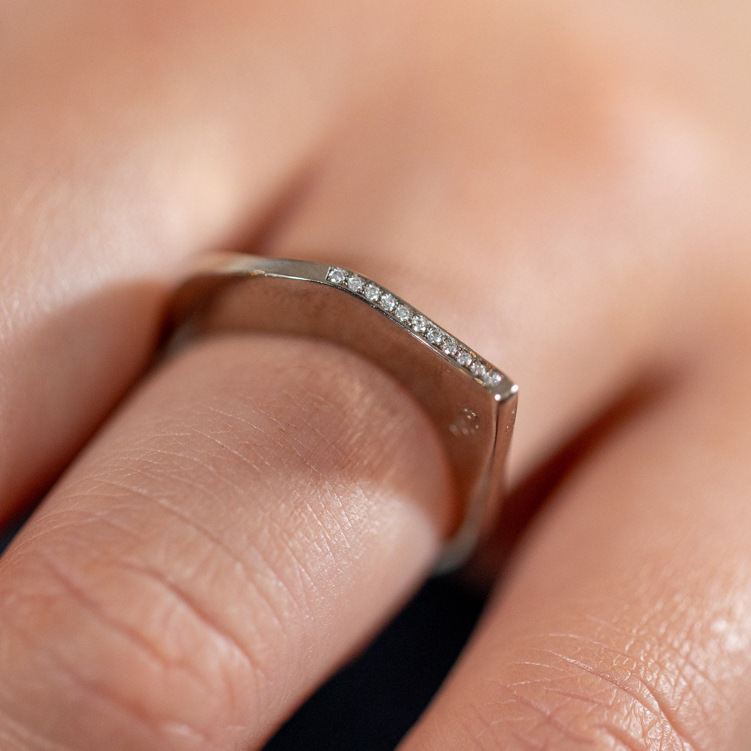 Sea breeze ring - 11 brilliant cut diamonds