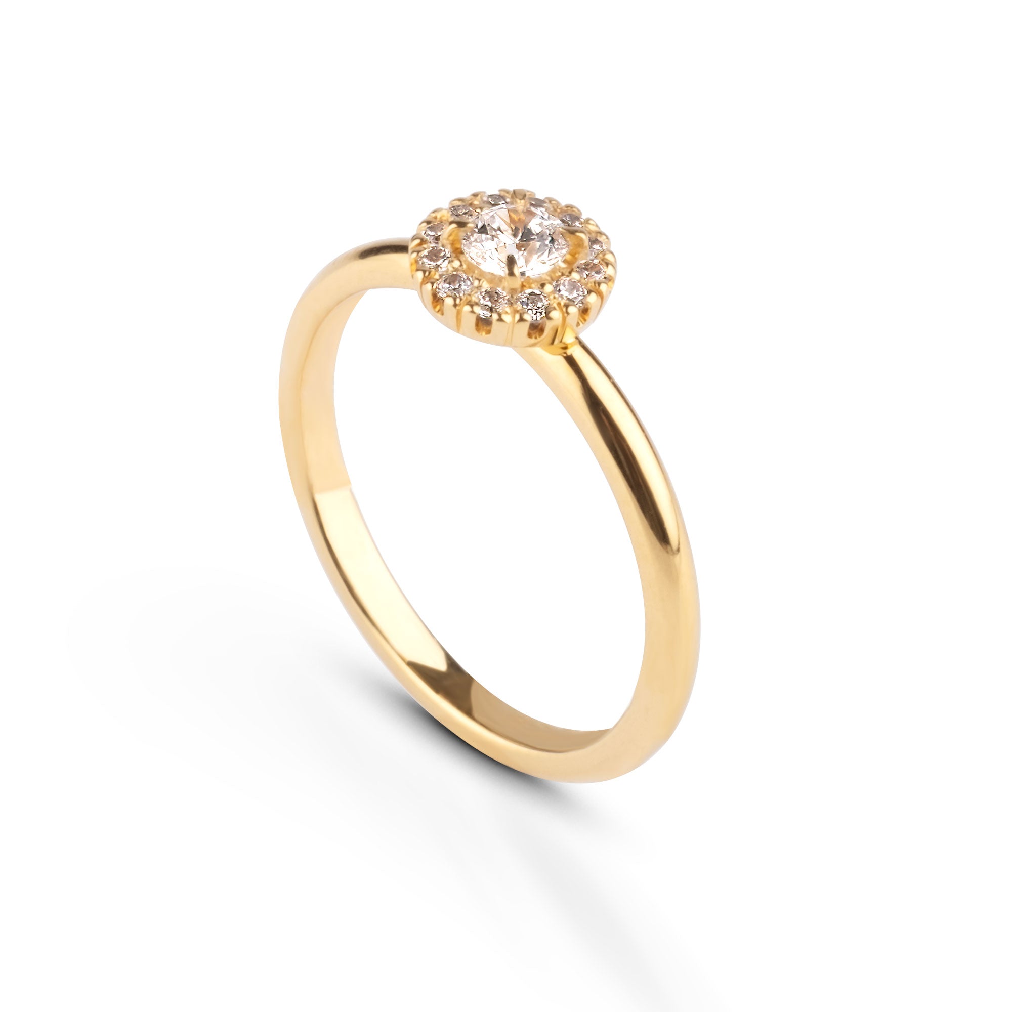 Själsö – Narrow solitaire ring in 18k gold with brilliant cut diamonds