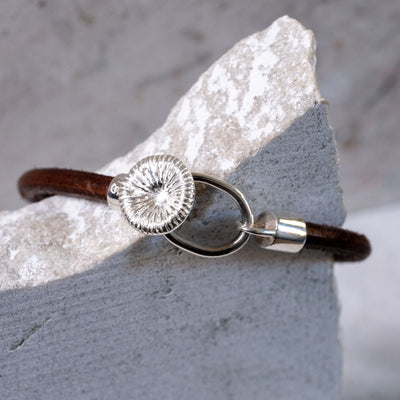 Button coral Leather bracelet in Silver