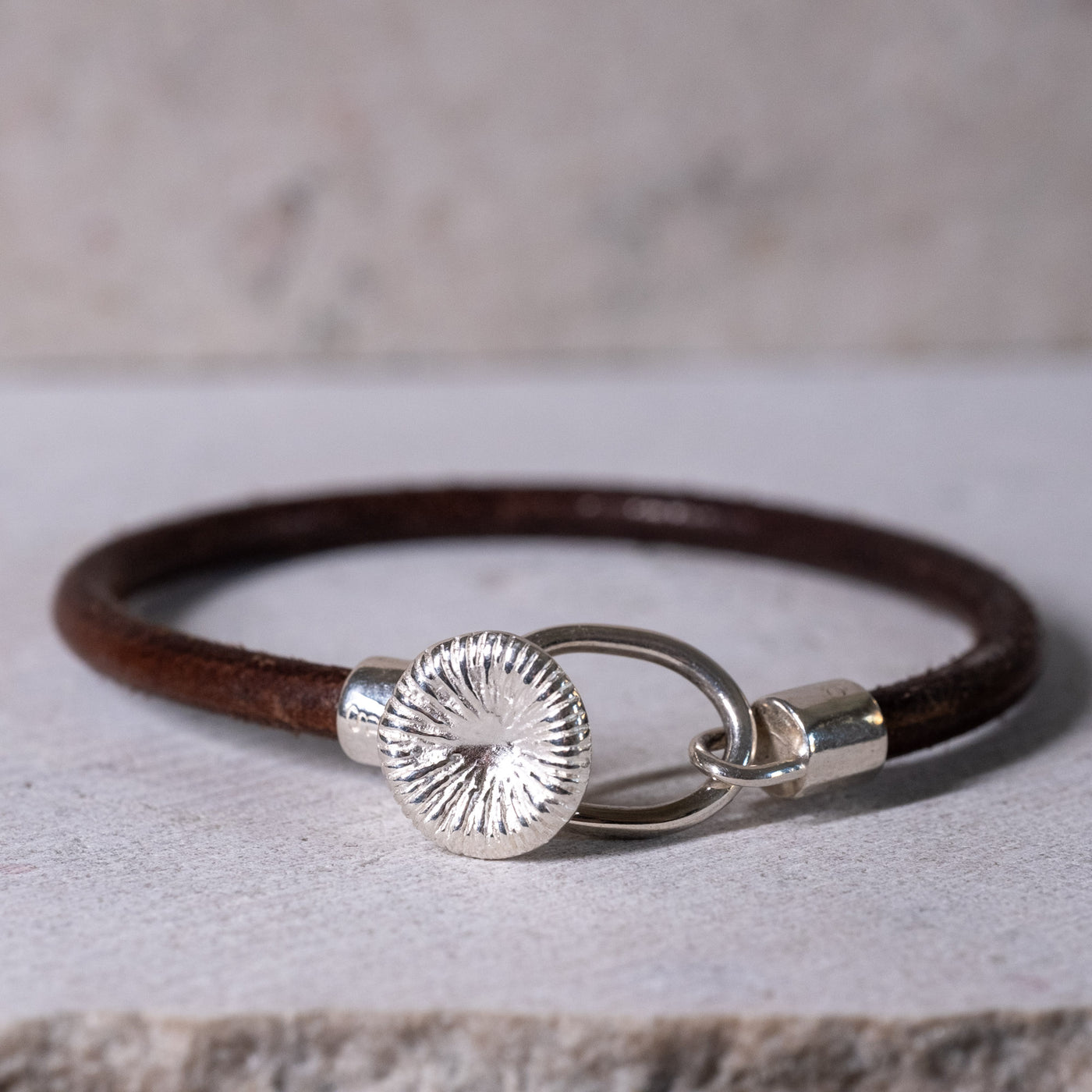 Button coral Leather bracelet in Silver