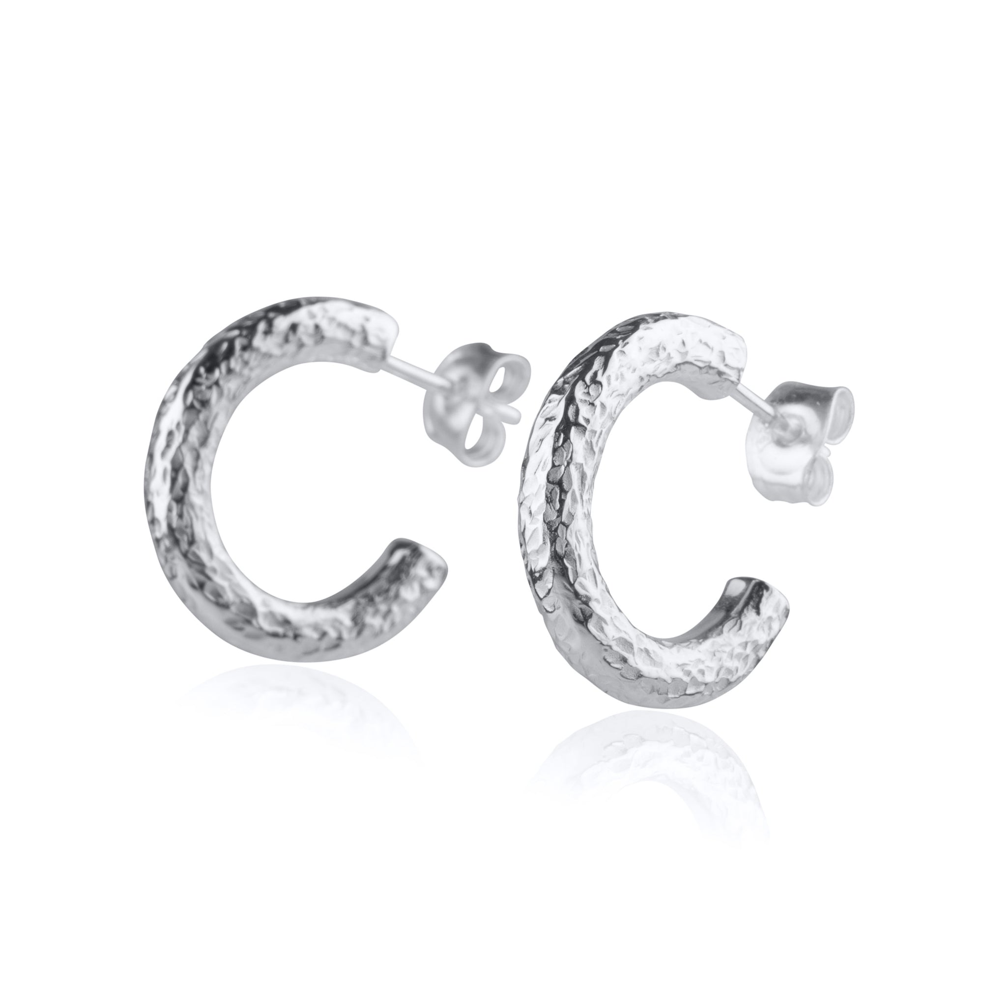 KARG - Stora C-hoop örhängen i silver