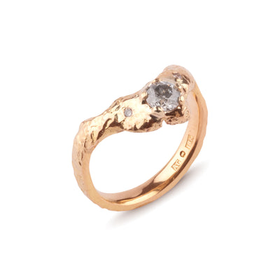 KARG - Gold ring with Salt Pepper Diamond