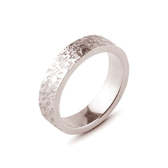 KARG - Bred 5 mm silverring med hamrad yta