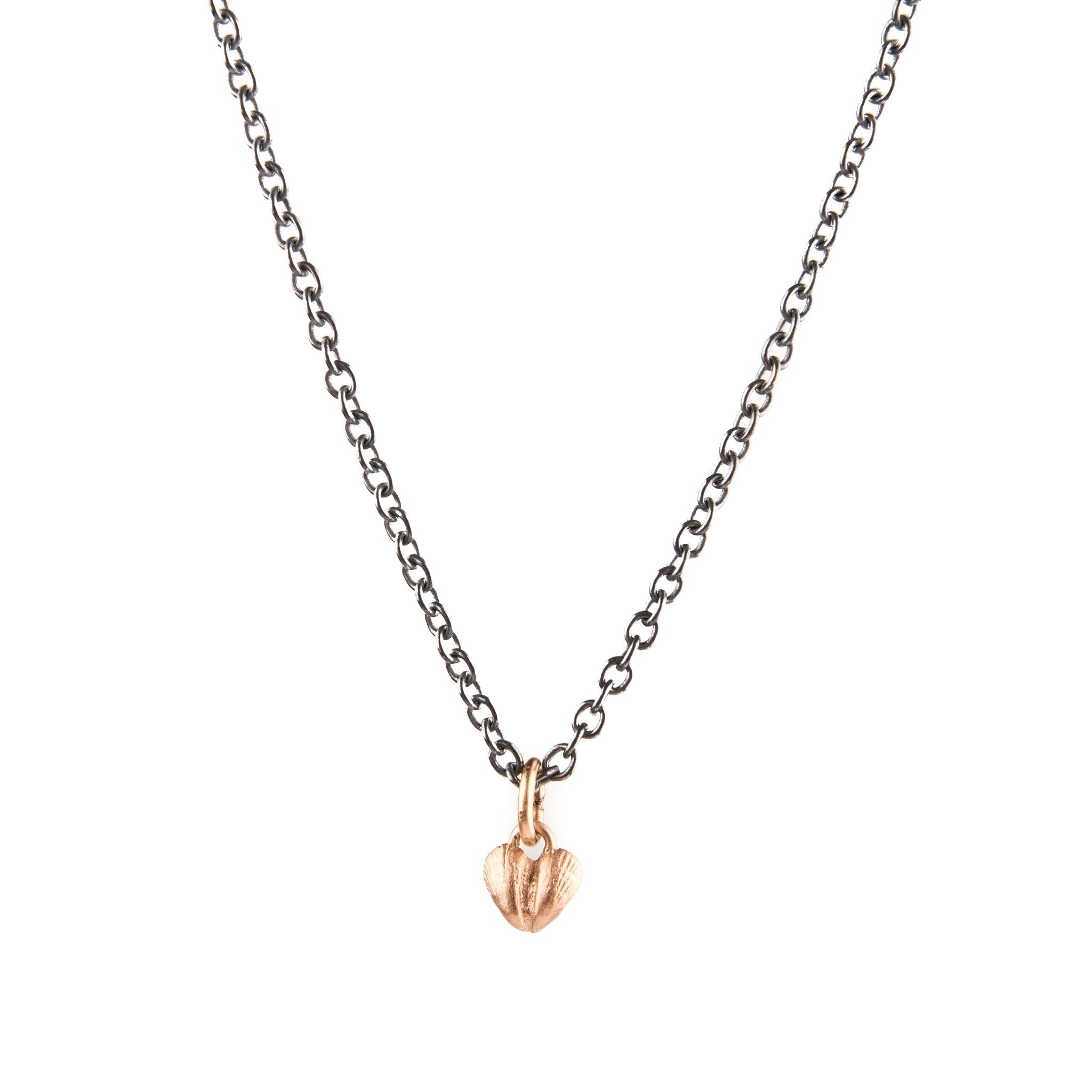 Heart of Gotland - guldberlock på mörkt halsband