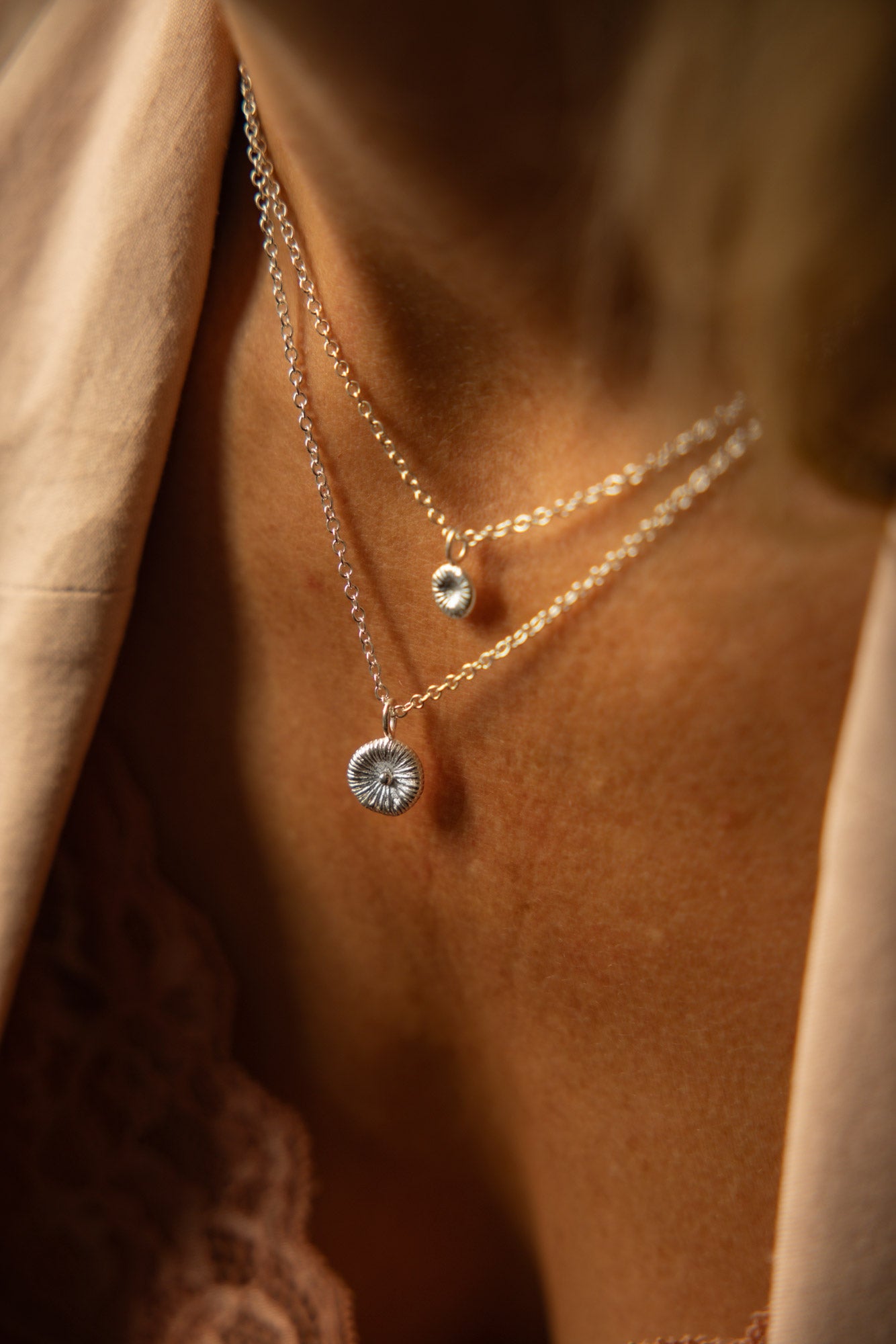 Button coral charm necklace - Large